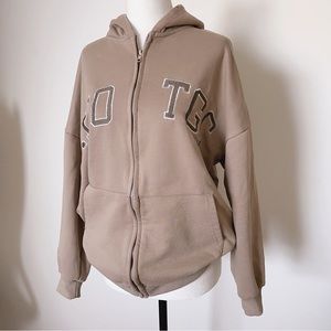 Zip up comfy soft hoodie. Oversized and Relaxed fit. 95%new condition.